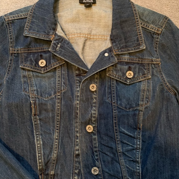 Cropped denim jacket - Picture 4 of 5